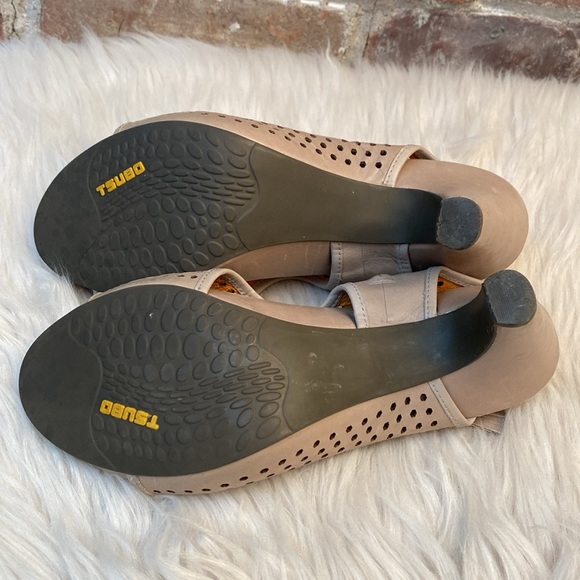 Tsubo Casius Leather Heels in Putty, Size 7 - Picture 10 of 17